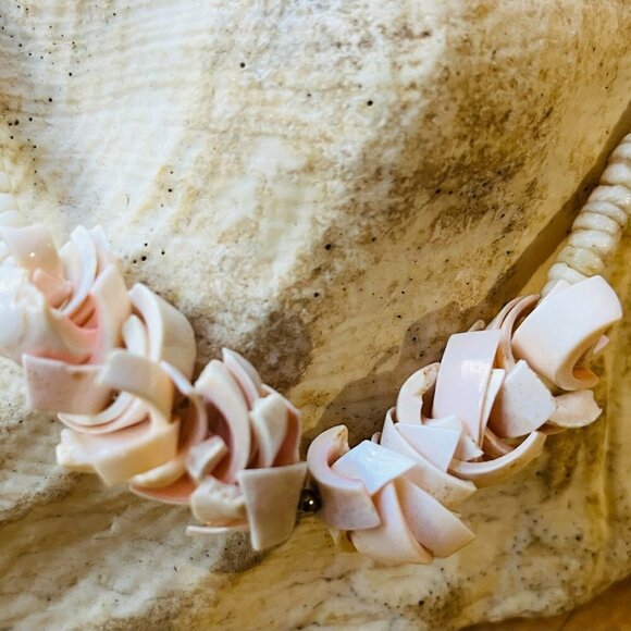VTG Pink Conch Shell and Puka Shell Necklace 17.5" Beach Style Islands Boho - Picture 5 of 9